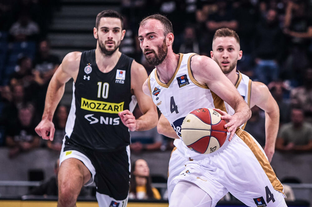 Pavlićević na utakmici sa Partizanom u 'Štark areni' u prvom dijelu sezone Admiralbet ABA lige