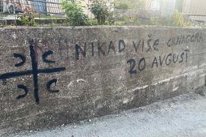 "Nikad više Crna Gora", četiri ocila i "20. avgust" na zidu u...