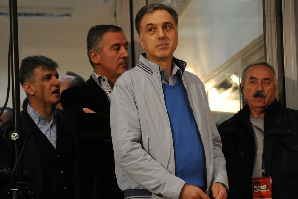 Izmijenjena verzija "mladih, lijepih i pametnih", ova je povela Crnu Goru u nezavisnost. Svetozar Marović, Milo Đukanović i Filip Vujanović, Foto: Savo Prelević