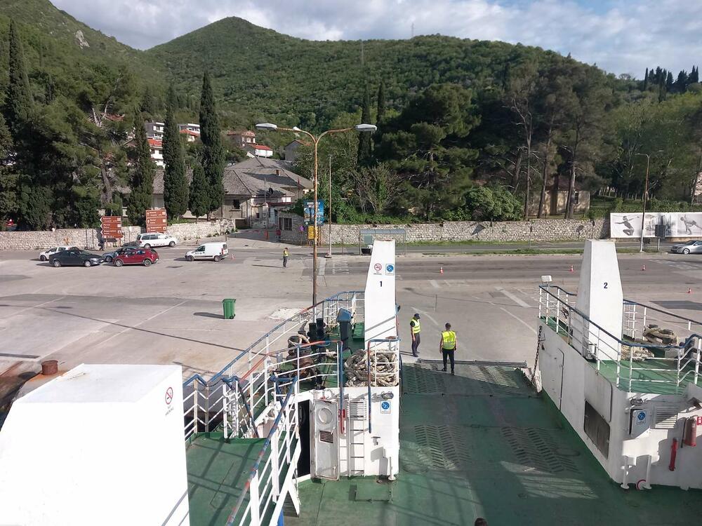 <p>Od sjutra će početi naplata karata na jedinoj trajektnoj liniji u Crnoj Gori</p>