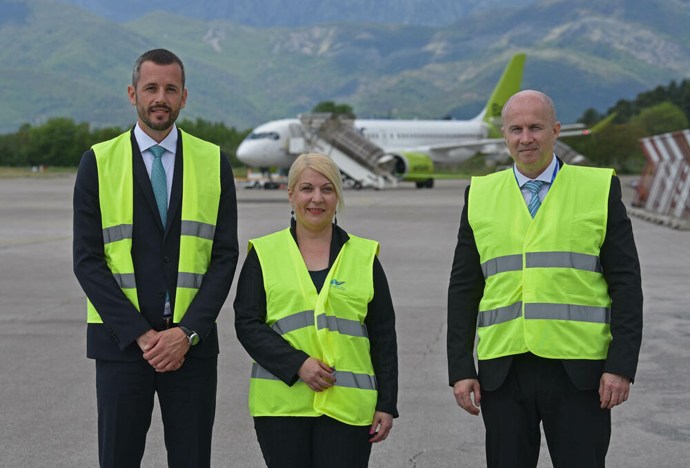 <p>"Već od 13. maja Austrian Airlines će, prvi put, Tivat povezati direktnom avio linijom sa Bečom", kazao je direktor tivatskog aerodroma</p>
