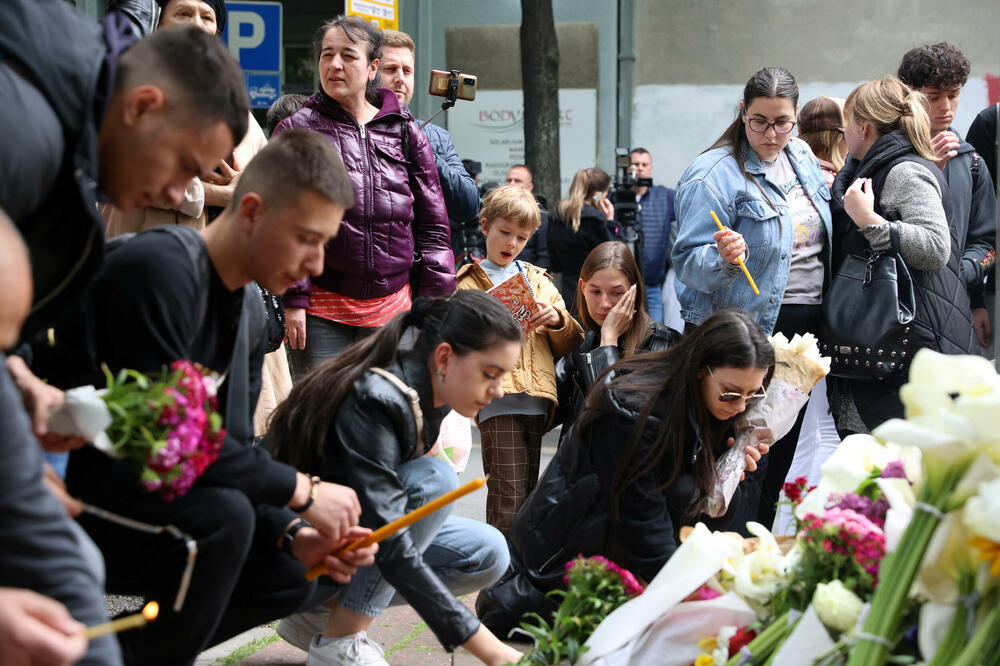 Odavanje počasti žrtvama: Detalj iz Beograda, Foto: Reuters