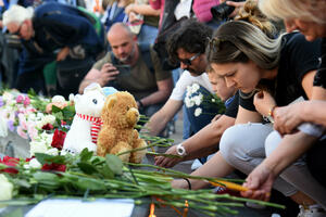 Podgorica: Građani odaju počast žrtvama tragedije u Beogradu