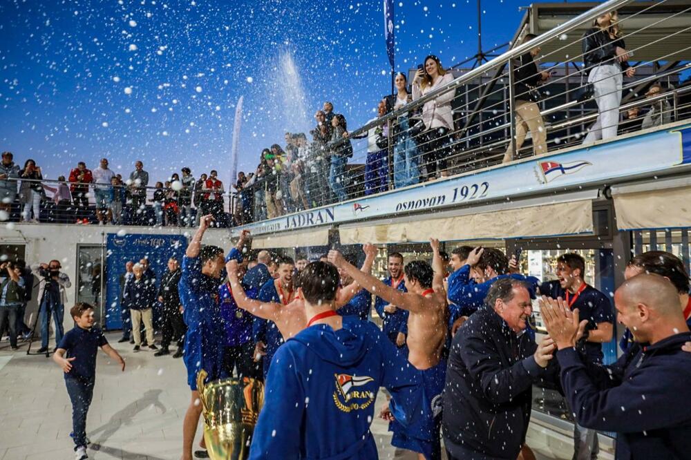 Jadran je u četvrtak proslavio 12. titulu prvaka Crne Gore, devetu zaredom, Foto: Vuk Ilić