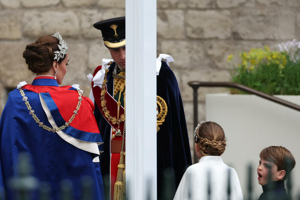 <p>"God Save the King!" (Bože čuvaj kralja) rekao je nadbiskup Kenterberija Džastin Velbi, glavni veledostojnik Anglikanske crkve</p>