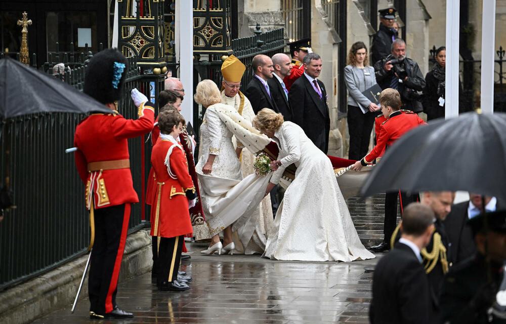 <p>"God Save the King!" (Bože čuvaj kralja) rekao je nadbiskup Kenterberija Džastin Velbi, glavni veledostojnik Anglikanske crkve</p>