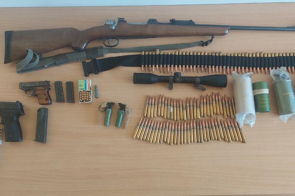 Oduzeto oružje i municija, Foto: Uprava policije