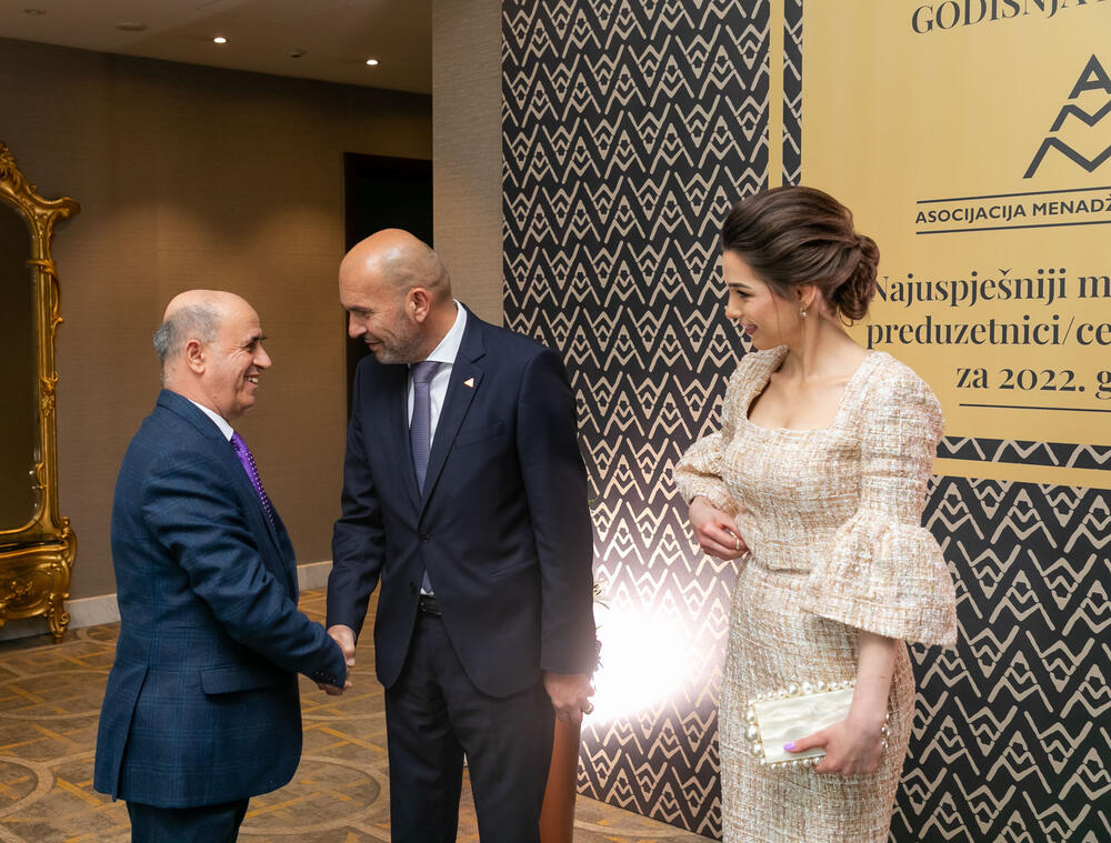 <p>Asocijacija menadžera Crne Gore (AMM) dodijelila je godišnje nagrade najuspješnijim menadžerima i preduzetnicima za 2022. godinu.</p>  <p> </p>