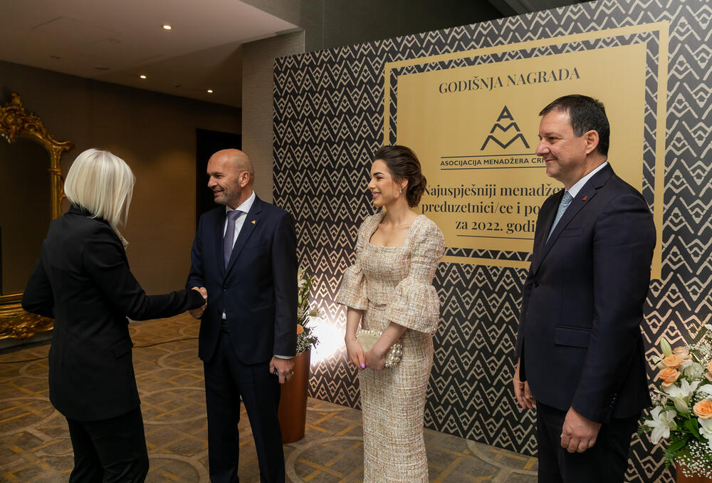 <p>Asocijacija menadžera Crne Gore (AMM) dodijelila je godišnje nagrade najuspješnijim menadžerima i preduzetnicima za 2022. godinu.</p>  <p> </p>