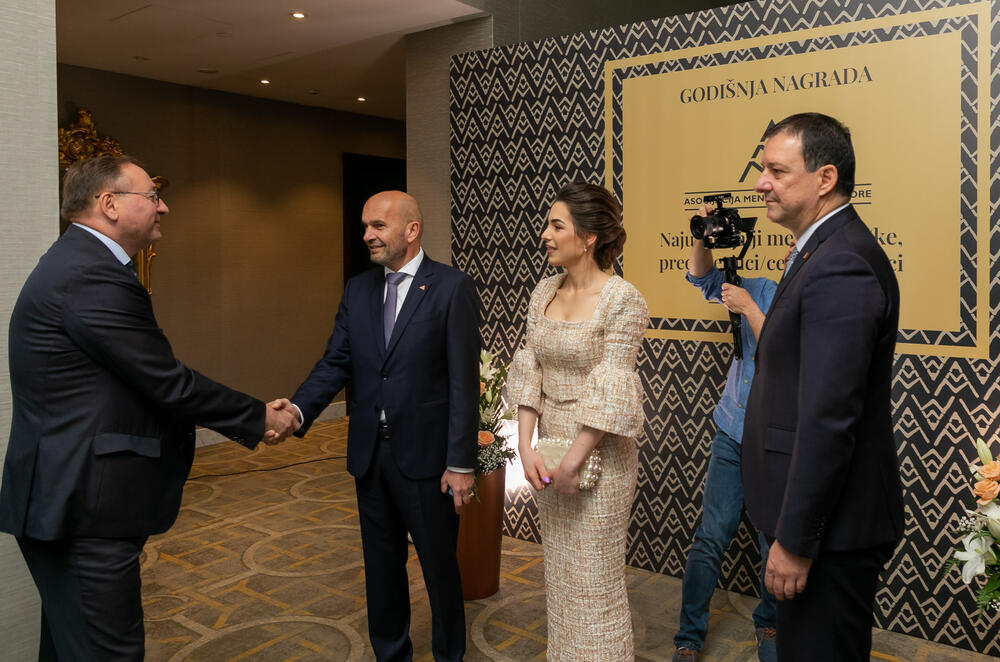 <p>Asocijacija menadžera Crne Gore (AMM) dodijelila je godišnje nagrade najuspješnijim menadžerima i preduzetnicima za 2022. godinu.</p>  <p> </p>