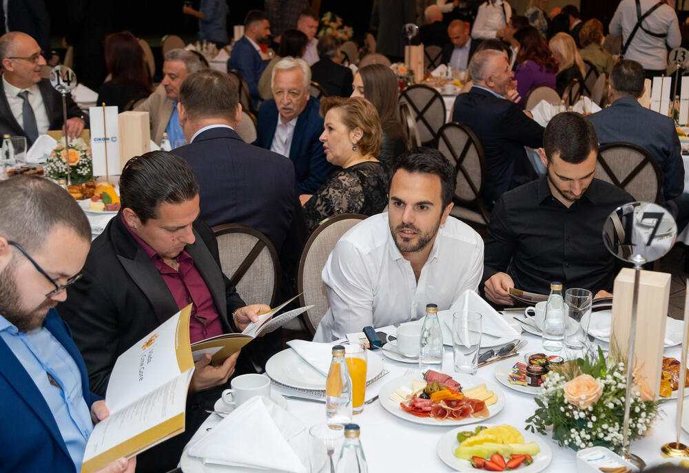 <p>Asocijacija menadžera Crne Gore (AMM) dodijelila je godišnje nagrade najuspješnijim menadžerima i preduzetnicima za 2022. godinu.</p>  <p> </p>