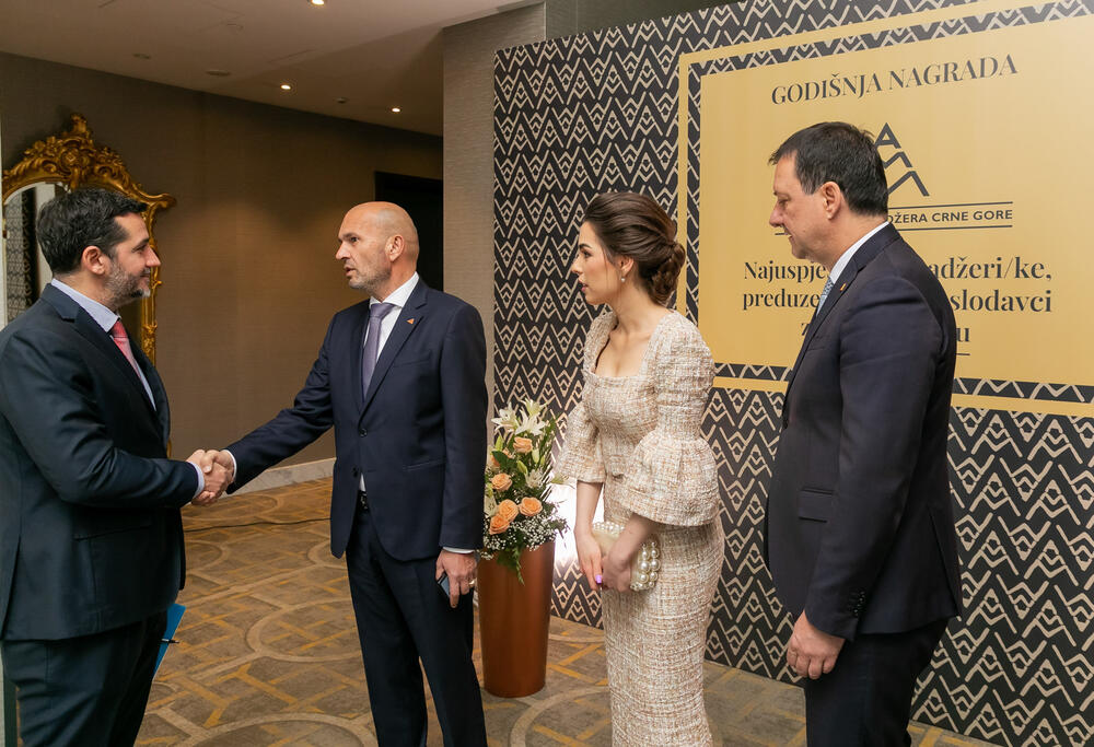 <p>Asocijacija menadžera Crne Gore (AMM) dodijelila je godišnje nagrade najuspješnijim menadžerima i preduzetnicima za 2022. godinu.</p>  <p> </p>