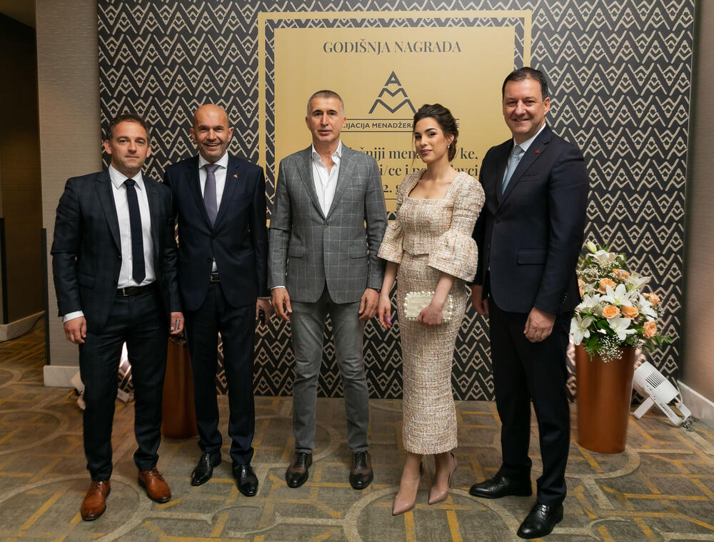 <p>Asocijacija menadžera Crne Gore (AMM) dodijelila je godišnje nagrade najuspješnijim menadžerima i preduzetnicima za 2022. godinu.</p>  <p> </p>