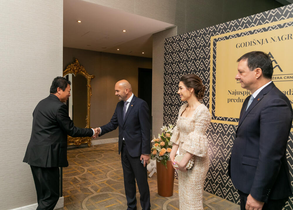 <p>Asocijacija menadžera Crne Gore (AMM) dodijelila je godišnje nagrade najuspješnijim menadžerima i preduzetnicima za 2022. godinu.</p>  <p> </p>