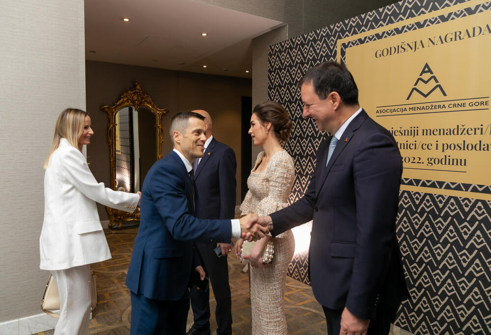 <p>Asocijacija menadžera Crne Gore (AMM) dodijelila je godišnje nagrade najuspješnijim menadžerima i preduzetnicima za 2022. godinu.</p>  <p> </p>
