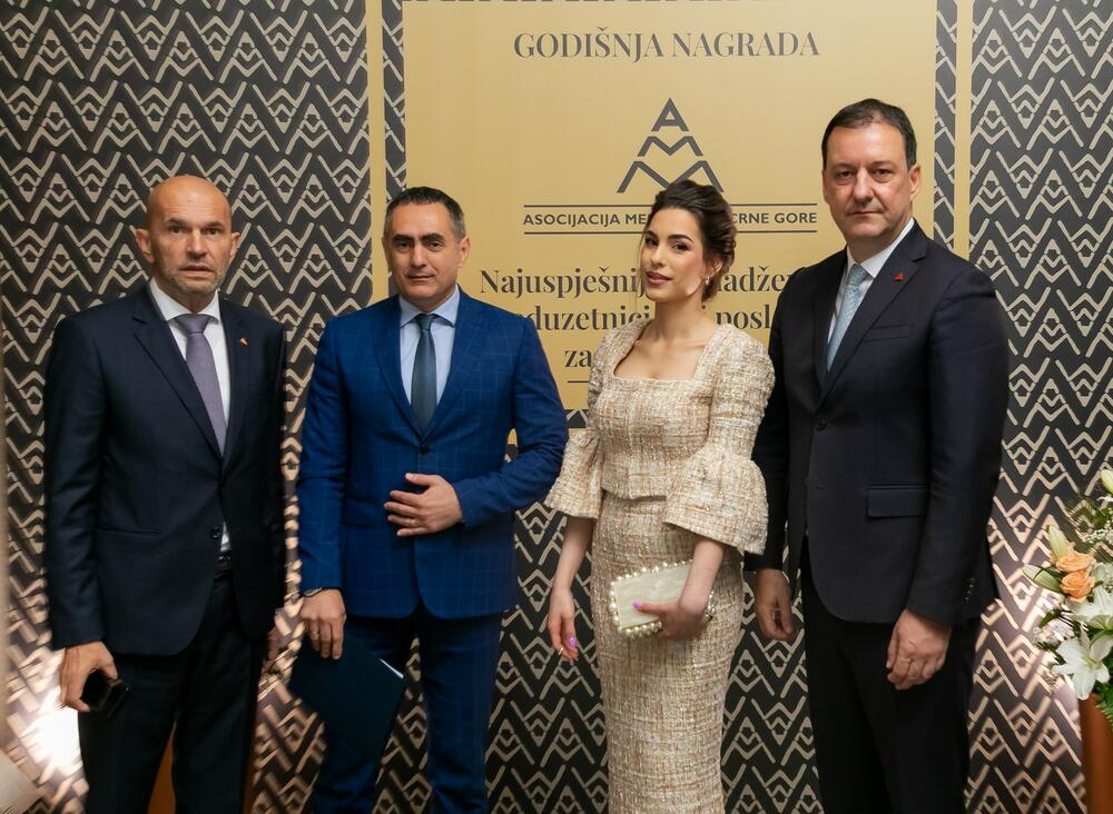 <p>Asocijacija menadžera Crne Gore (AMM) dodijelila je godišnje nagrade najuspješnijim menadžerima i preduzetnicima za 2022. godinu.</p>  <p> </p>