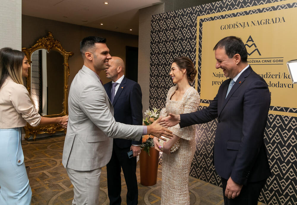 <p>Asocijacija menadžera Crne Gore (AMM) dodijelila je godišnje nagrade najuspješnijim menadžerima i preduzetnicima za 2022. godinu.</p>  <p> </p>