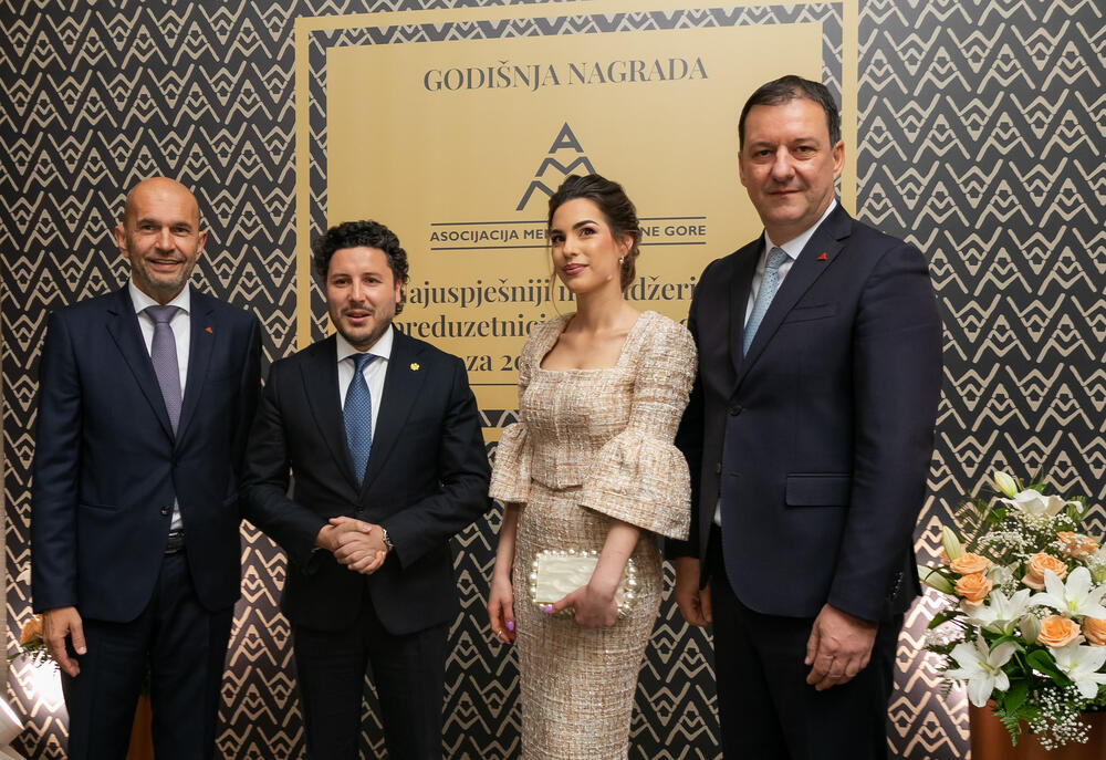 <p>Asocijacija menadžera Crne Gore (AMM) dodijelila je godišnje nagrade najuspješnijim menadžerima i preduzetnicima za 2022. godinu.</p>  <p> </p>