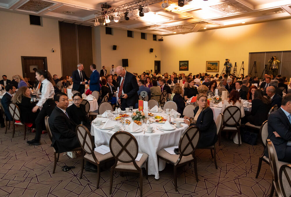 <p>Asocijacija menadžera Crne Gore (AMM) dodijelila je godišnje nagrade najuspješnijim menadžerima i preduzetnicima za 2022. godinu.</p>  <p> </p>