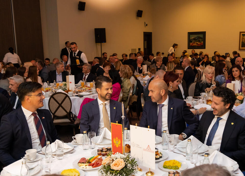 <p>Asocijacija menadžera Crne Gore (AMM) dodijelila je godišnje nagrade najuspješnijim menadžerima i preduzetnicima za 2022. godinu.</p>  <p> </p>