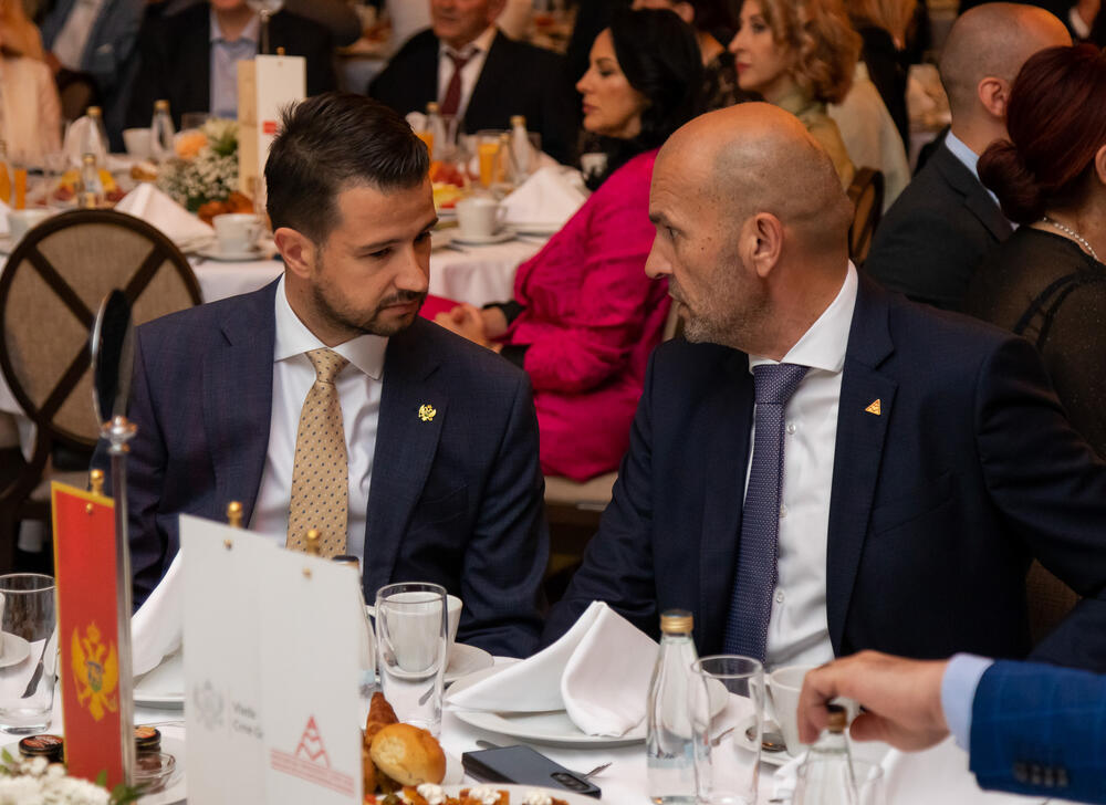 <p>Asocijacija menadžera Crne Gore (AMM) dodijelila je godišnje nagrade najuspješnijim menadžerima i preduzetnicima za 2022. godinu.</p>  <p> </p>