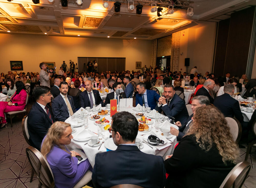 <p>Asocijacija menadžera Crne Gore (AMM) dodijelila je godišnje nagrade najuspješnijim menadžerima i preduzetnicima za 2022. godinu.</p>  <p> </p>