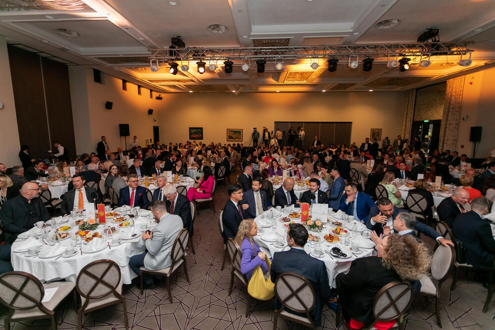 <p>Asocijacija menadžera Crne Gore (AMM) dodijelila je godišnje nagrade najuspješnijim menadžerima i preduzetnicima za 2022. godinu.</p>  <p> </p>