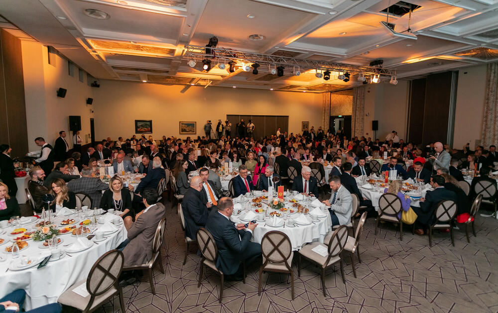 <p>Asocijacija menadžera Crne Gore (AMM) dodijelila je godišnje nagrade najuspješnijim menadžerima i preduzetnicima za 2022. godinu.</p>  <p> </p>