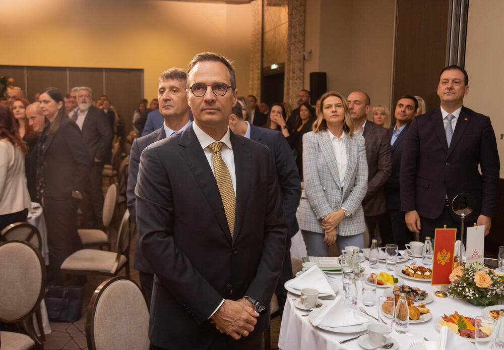 <p>Asocijacija menadžera Crne Gore (AMM) dodijelila je godišnje nagrade najuspješnijim menadžerima i preduzetnicima za 2022. godinu.</p>  <p> </p>