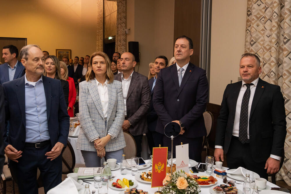 <p>Asocijacija menadžera Crne Gore (AMM) dodijelila je godišnje nagrade najuspješnijim menadžerima i preduzetnicima za 2022. godinu.</p>  <p> </p>