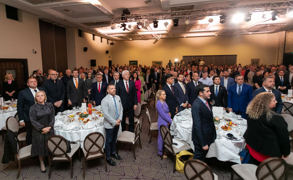 <p>Asocijacija menadžera Crne Gore (AMM) dodijelila je godišnje nagrade najuspješnijim menadžerima i preduzetnicima za 2022. godinu.</p>  <p> </p>