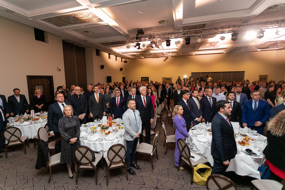 <p>Asocijacija menadžera Crne Gore (AMM) dodijelila je godišnje nagrade najuspješnijim menadžerima i preduzetnicima za 2022. godinu.</p>  <p> </p>