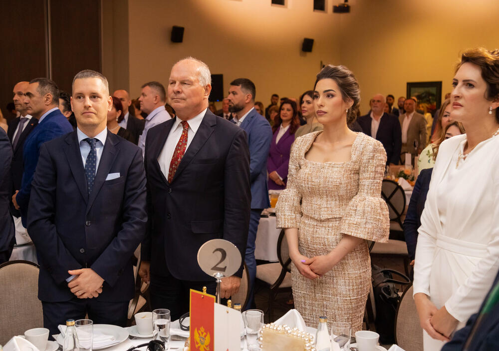 <p>Asocijacija menadžera Crne Gore (AMM) dodijelila je godišnje nagrade najuspješnijim menadžerima i preduzetnicima za 2022. godinu.</p>  <p> </p>