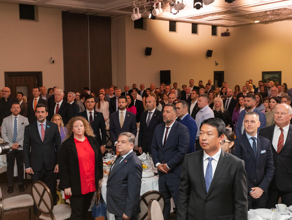 <p>Asocijacija menadžera Crne Gore (AMM) dodijelila je godišnje nagrade najuspješnijim menadžerima i preduzetnicima za 2022. godinu.</p>  <p> </p>