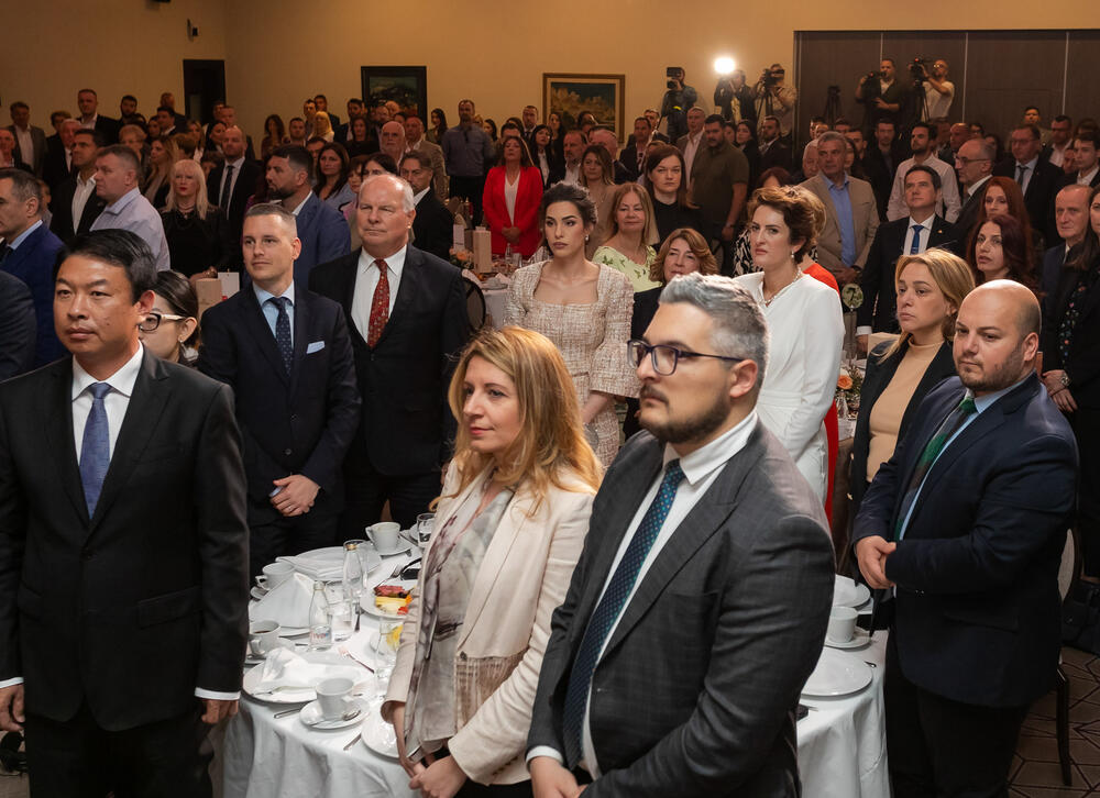 <p>Asocijacija menadžera Crne Gore (AMM) dodijelila je godišnje nagrade najuspješnijim menadžerima i preduzetnicima za 2022. godinu.</p>  <p> </p>