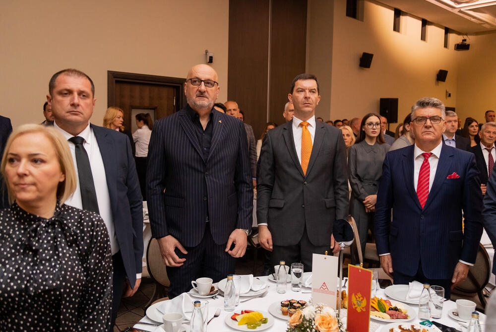 <p>Asocijacija menadžera Crne Gore (AMM) dodijelila je godišnje nagrade najuspješnijim menadžerima i preduzetnicima za 2022. godinu.</p>  <p> </p>