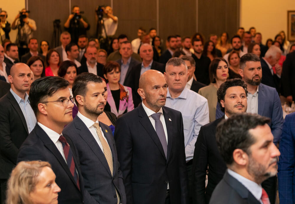 <p>Asocijacija menadžera Crne Gore (AMM) dodijelila je godišnje nagrade najuspješnijim menadžerima i preduzetnicima za 2022. godinu.</p>  <p> </p>