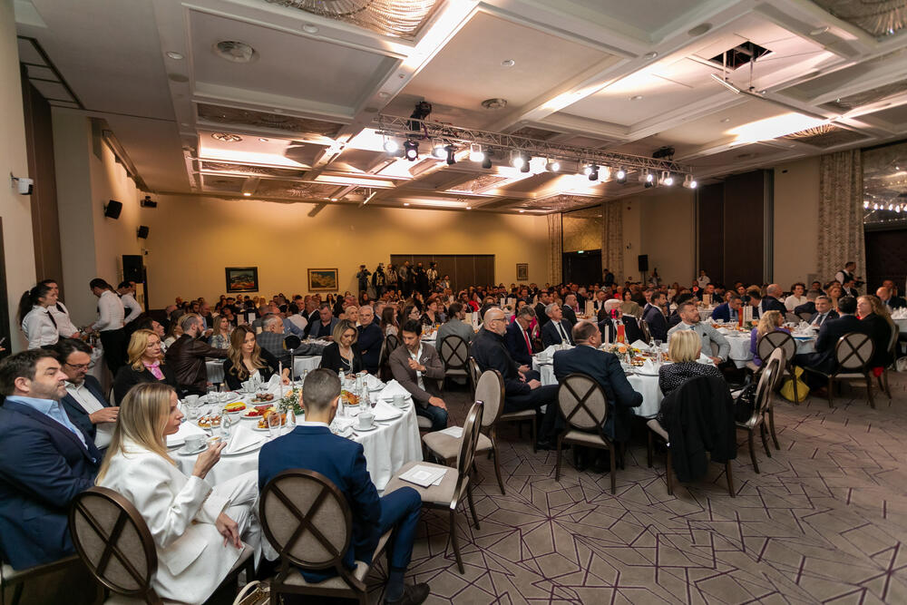 <p>Asocijacija menadžera Crne Gore (AMM) dodijelila je godišnje nagrade najuspješnijim menadžerima i preduzetnicima za 2022. godinu.</p>  <p> </p>