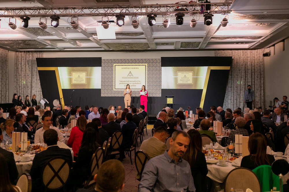 <p>Asocijacija menadžera Crne Gore (AMM) dodijelila je godišnje nagrade najuspješnijim menadžerima i preduzetnicima za 2022. godinu.</p>  <p> </p>