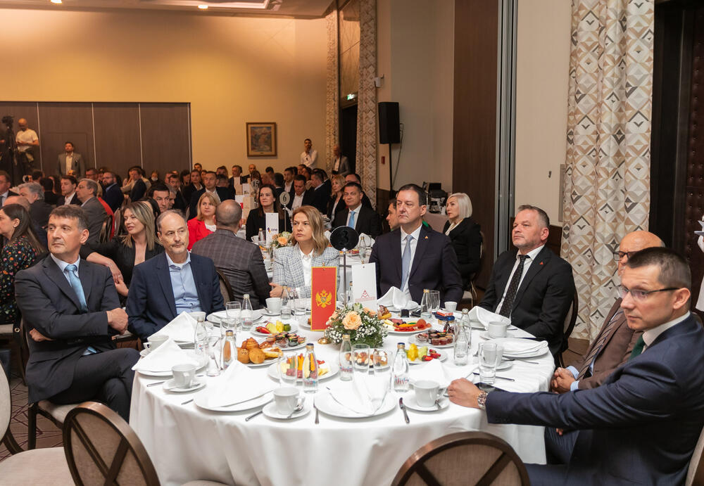 <p>Asocijacija menadžera Crne Gore (AMM) dodijelila je godišnje nagrade najuspješnijim menadžerima i preduzetnicima za 2022. godinu.</p>  <p> </p>