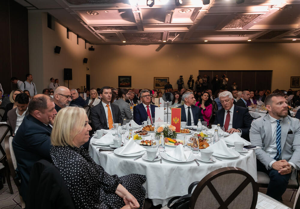 <p>Asocijacija menadžera Crne Gore (AMM) dodijelila je godišnje nagrade najuspješnijim menadžerima i preduzetnicima za 2022. godinu.</p>  <p> </p>