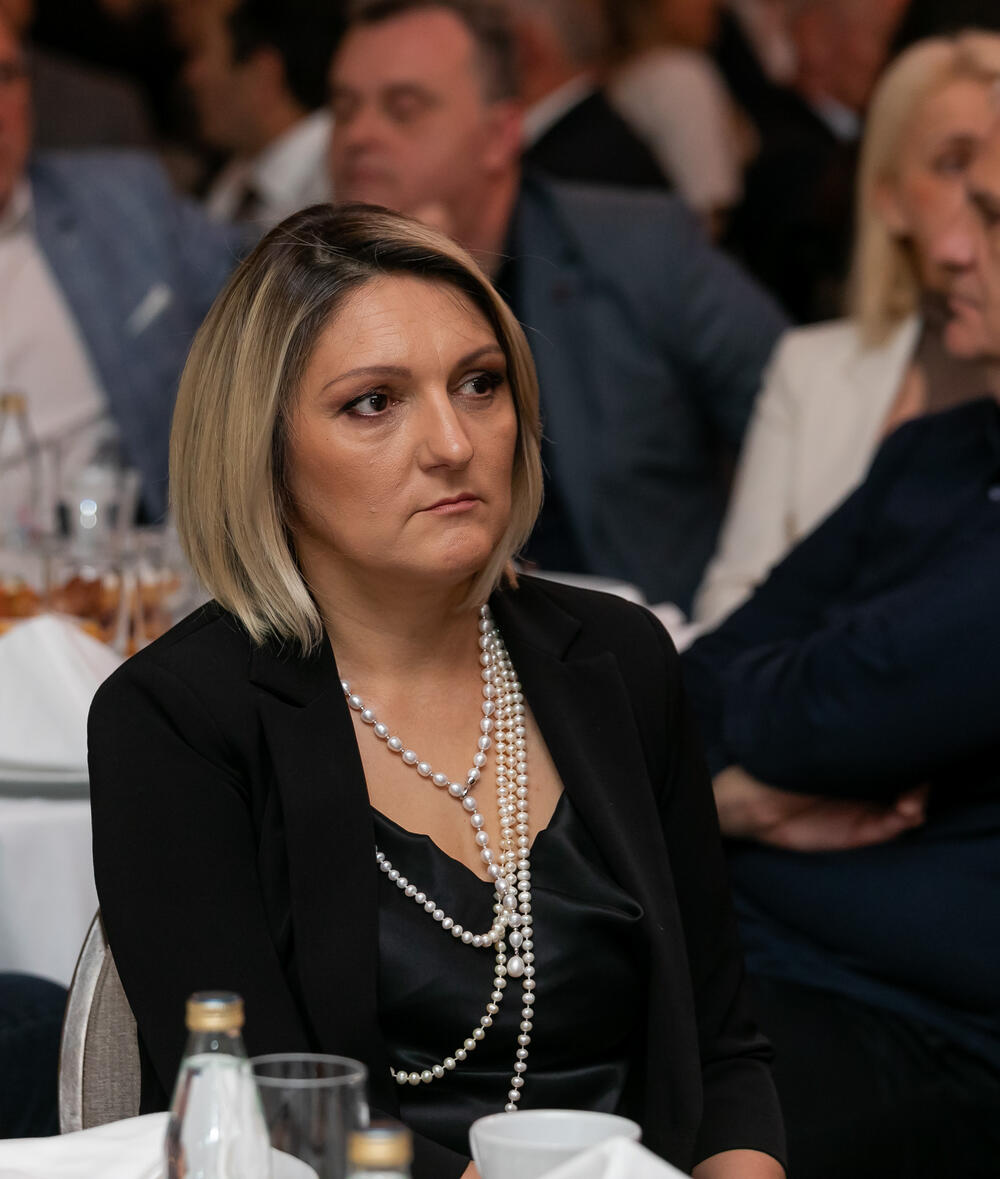 <p>Asocijacija menadžera Crne Gore (AMM) dodijelila je godišnje nagrade najuspješnijim menadžerima i preduzetnicima za 2022. godinu.</p>  <p> </p>