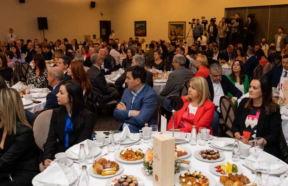 <p>Asocijacija menadžera Crne Gore (AMM) dodijelila je godišnje nagrade najuspješnijim menadžerima i preduzetnicima za 2022. godinu.</p>  <p> </p>