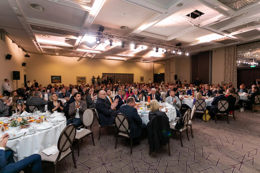 <p>Asocijacija menadžera Crne Gore (AMM) dodijelila je godišnje nagrade najuspješnijim menadžerima i preduzetnicima za 2022. godinu.</p>  <p> </p>