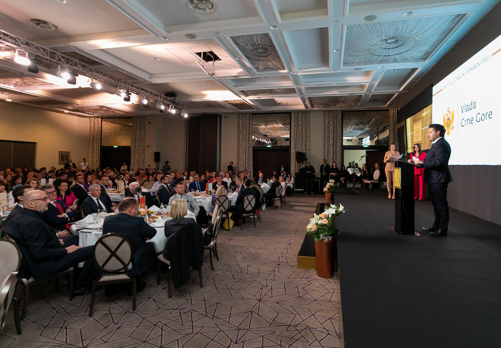 <p>Asocijacija menadžera Crne Gore (AMM) dodijelila je godišnje nagrade najuspješnijim menadžerima i preduzetnicima za 2022. godinu.</p>  <p> </p>