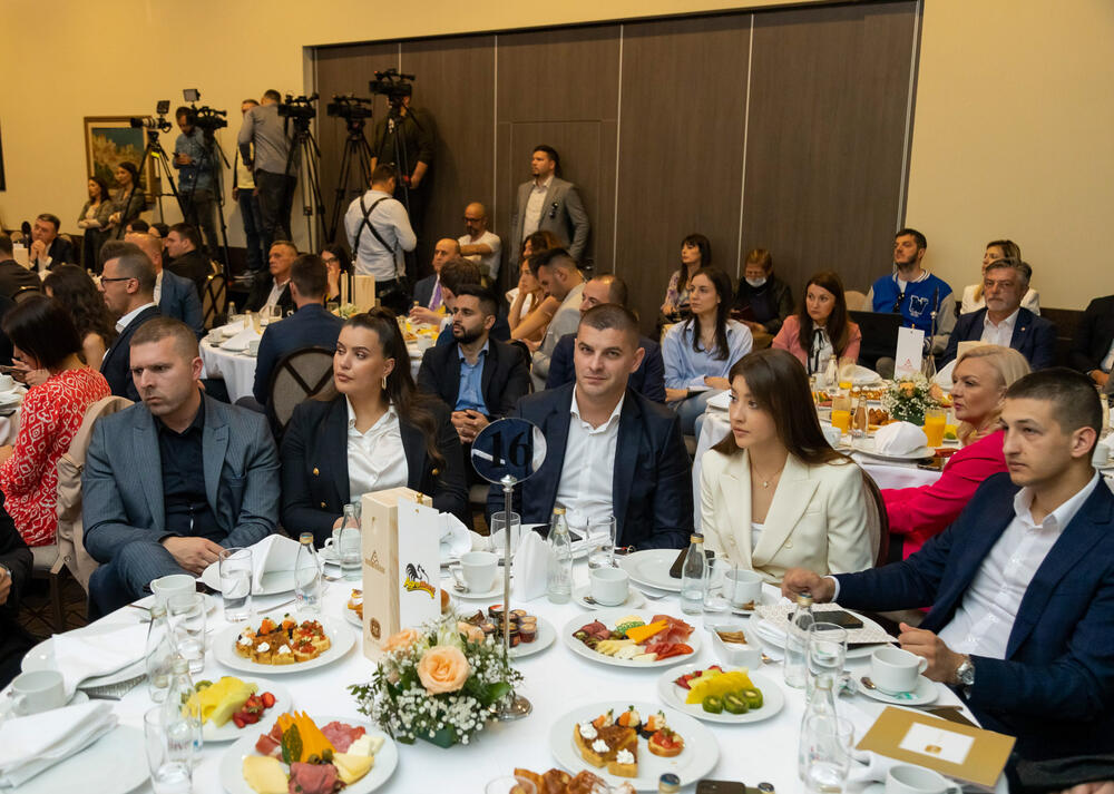 <p>Asocijacija menadžera Crne Gore (AMM) dodijelila je godišnje nagrade najuspješnijim menadžerima i preduzetnicima za 2022. godinu.</p>  <p> </p>