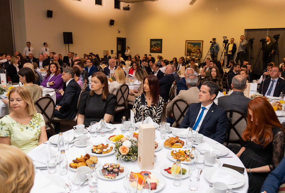 <p>Asocijacija menadžera Crne Gore (AMM) dodijelila je godišnje nagrade najuspješnijim menadžerima i preduzetnicima za 2022. godinu.</p>  <p> </p>