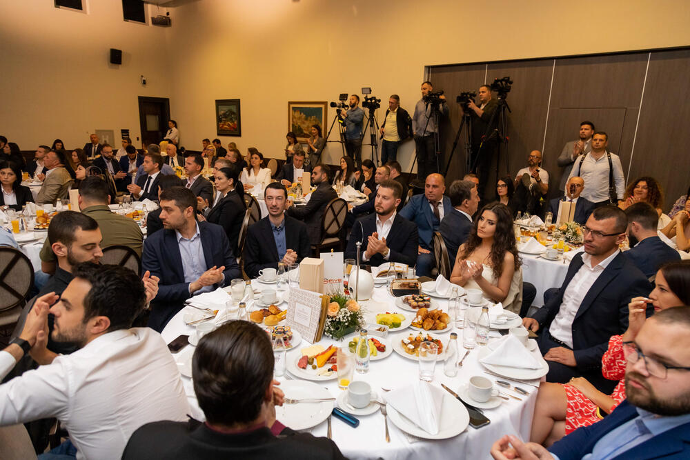 <p>Asocijacija menadžera Crne Gore (AMM) dodijelila je godišnje nagrade najuspješnijim menadžerima i preduzetnicima za 2022. godinu.</p>  <p> </p>