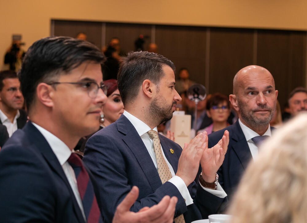 <p>Asocijacija menadžera Crne Gore (AMM) dodijelila je godišnje nagrade najuspješnijim menadžerima i preduzetnicima za 2022. godinu.</p>  <p> </p>