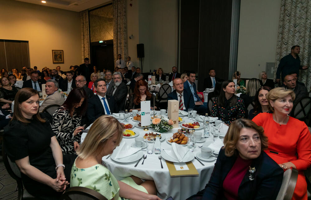 <p>Asocijacija menadžera Crne Gore (AMM) dodijelila je godišnje nagrade najuspješnijim menadžerima i preduzetnicima za 2022. godinu.</p>  <p> </p>